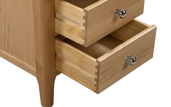 cotswold-3-drawer-bedside-drawer-detail